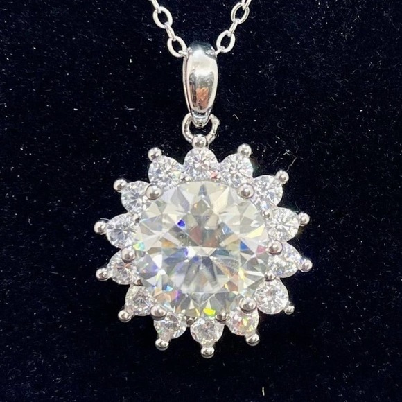 Huge Moissanite Diamond Necklace 5 Ct Pendant 925 18K Chain Brilliant Round Cut - Picture 3 of 12